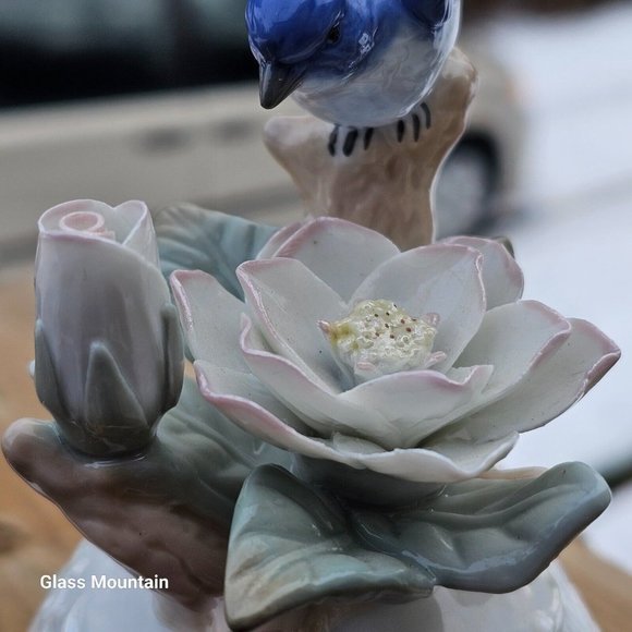 SOLD - Blue Jay Porcelain Vintage Melody Musical Box With Embossed Details - Picture 6 of 10